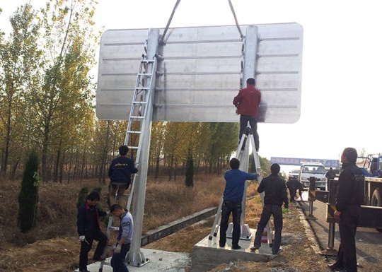 河东道路标识牌