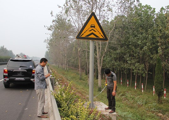 兰山区道路标识牌